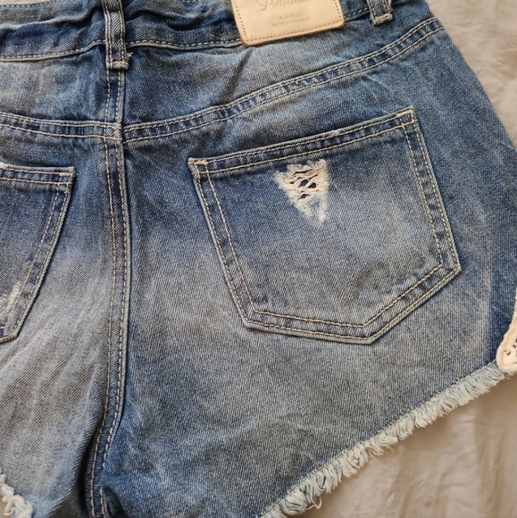 ZARA frafalue Size 4 Jean Shorts distressed with crochet - Picture 6 of 10